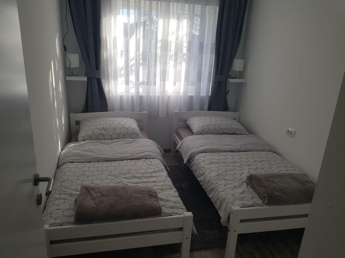 Apartmani Andrej Udbina Exterior foto