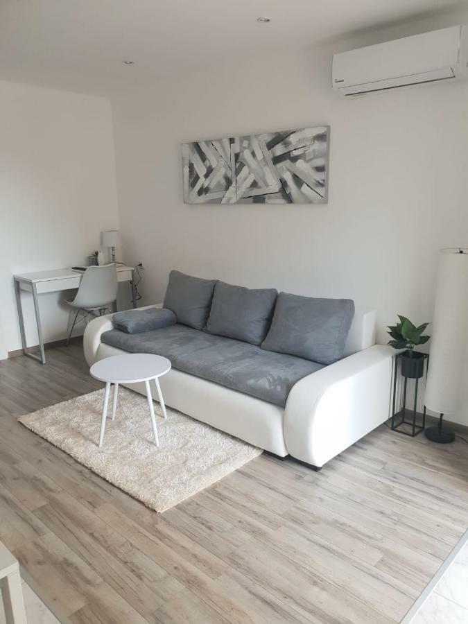 Apartmani Andrej Udbina Exterior foto