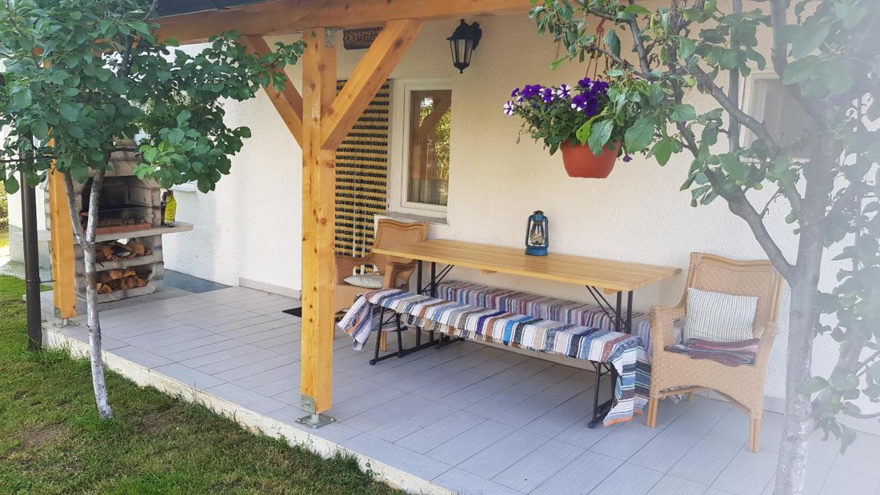 Apartmani Andrej Udbina Exterior foto