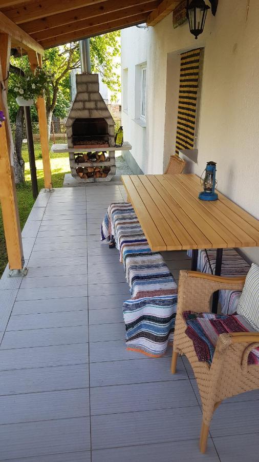 Apartmani Andrej Udbina Exterior foto